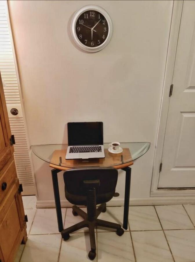 Cozy Queen Bed Studio With 60 Inch Smart Tv, Netflix, Airplay, Mini-Fridge, And 500 Mbps Wifi Near Fiu, Dolphin Mall, Airport Miami Bagian luar foto