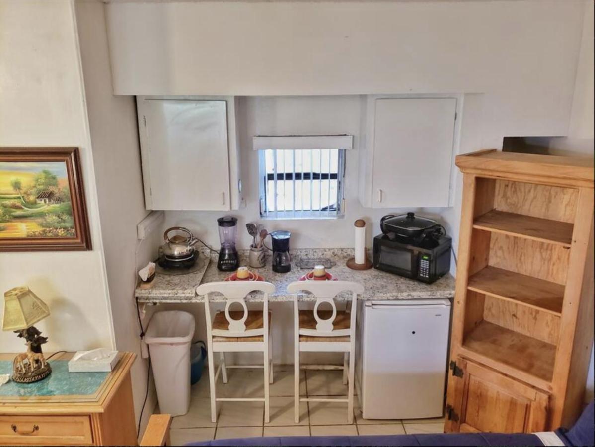 Cozy Queen Bed Studio With 60 Inch Smart Tv, Netflix, Airplay, Mini-Fridge, And 500 Mbps Wifi Near Fiu, Dolphin Mall, Airport Miami Bagian luar foto
