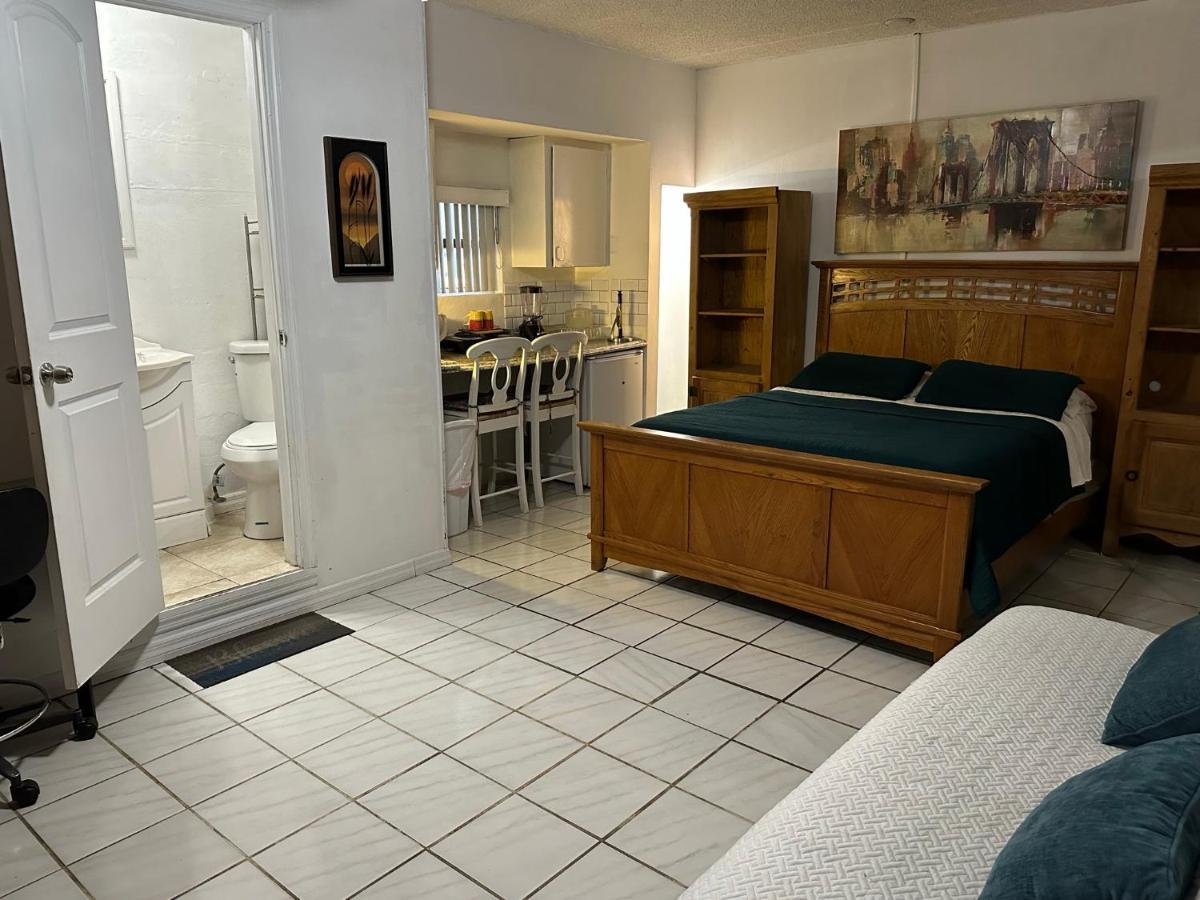 Cozy Queen Bed Studio With 60 Inch Smart Tv, Netflix, Airplay, Mini-Fridge, And 500 Mbps Wifi Near Fiu, Dolphin Mall, Airport Miami Bagian luar foto