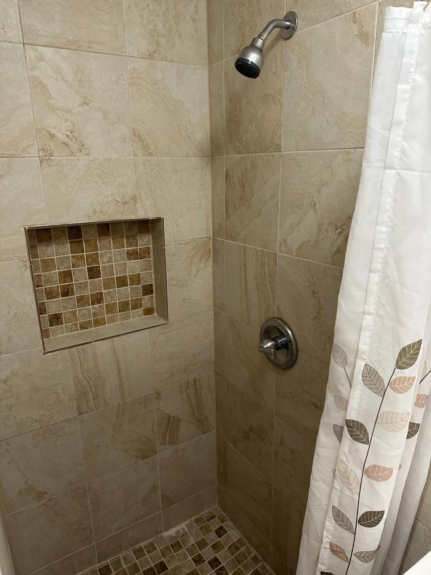Cozy Queen Bed Studio With 60 Inch Smart Tv, Netflix, Airplay, Mini-Fridge, And 500 Mbps Wifi Near Fiu, Dolphin Mall, Airport Miami Bagian luar foto